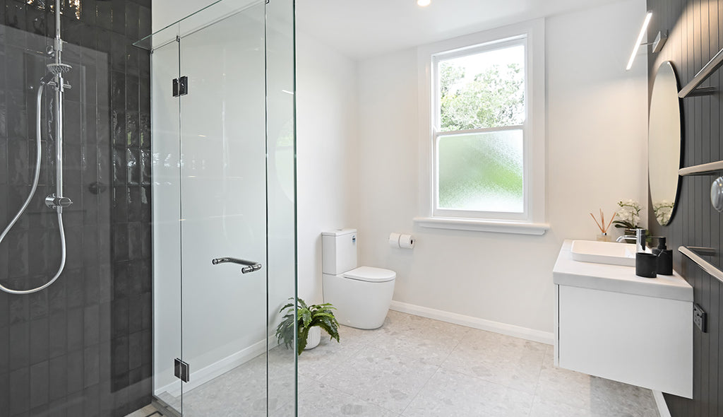 Fabulous Homestead Gets Contemporary Guest Bathroom